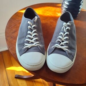 Nothing New Classic low-top sneaker in gray and white